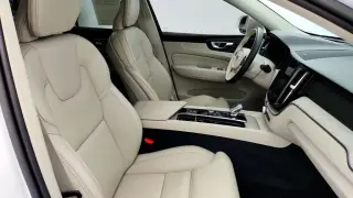 Volvo XC60 2023 AWD B6 Ultimate Bright Theme 4dr SUV