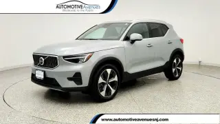 Volvo XC40 2025 AWD B5 Core Bright Theme 4dr SUV