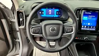 Volvo XC40 2025 AWD B5 Core Bright Theme 4dr SUV