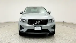 Volvo XC40 2025 AWD B5 Core Bright Theme 4dr SUV