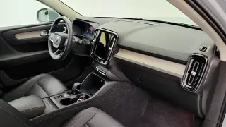 Volvo XC40 2025 AWD B5 Core Bright Theme 4dr SUV