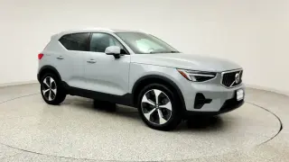 Volvo XC40 2025 AWD B5 Core Bright Theme 4dr SUV