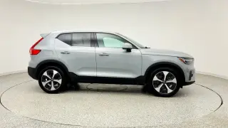 Volvo XC40 2025 AWD B5 Core Bright Theme 4dr SUV