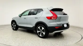 Volvo XC40 2025 AWD B5 Core Bright Theme 4dr SUV