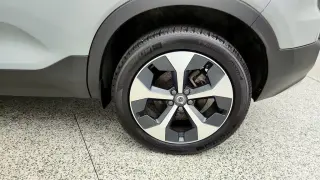 Volvo XC40 2025 AWD B5 Core Bright Theme 4dr SUV