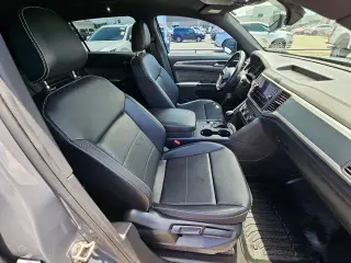 Volkswagen Atlas Cross Sport 2021 V6 SE R-Line 4dr SUV w/Technology