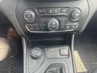 Jeep Cherokee 2019 4x4 Altitude 4dr SUV