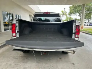 Ram 1500 Classic 2019 4x2 Tradesman 4dr Quad Cab 6.3 ft. SB Pickup
