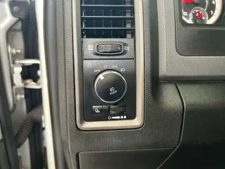 Ram 1500 Classic 2019 4x2 Tradesman 4dr Quad Cab 6.3 ft. SB Pickup