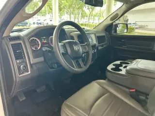 Ram 1500 Classic 2019 4x2 Tradesman 4dr Quad Cab 6.3 ft. SB Pickup