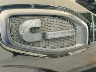 Nissan Titan XD 2018 4x4 S 4dr Crew Cab (Diesel)
