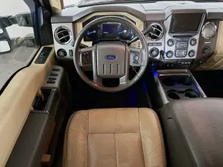 Ford F-250 Super Duty 2014 4x2 King Ranch 4dr Crew Cab 6.8 ft. SB Pickup