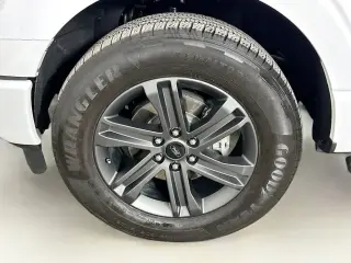 Ford F-150 2023 4x2 XL 4dr SuperCrew 5.5 ft. SB