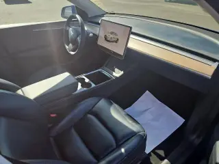 Tesla Model Y 2024 AWD Long Range 4dr Crossover
