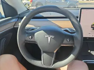 Tesla Model Y 2024 AWD Long Range 4dr Crossover