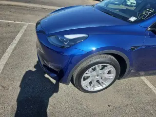 Tesla Model Y 2024 AWD Long Range 4dr Crossover