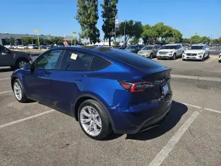 Tesla Model Y 2024 AWD Long Range 4dr Crossover