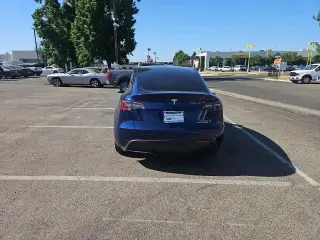 Tesla Model Y 2024 AWD Long Range 4dr Crossover