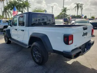 Jeep Gladiator 2025 4x4 Big Bear 4dr Crew Cab 5.0 ft. SB