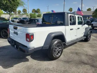 Jeep Gladiator 2025 4x4 Big Bear 4dr Crew Cab 5.0 ft. SB