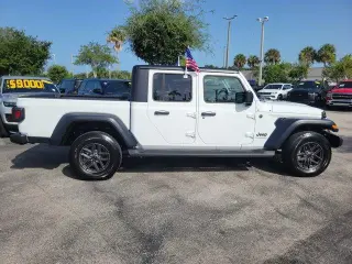 Jeep Gladiator 2025 4x4 Big Bear 4dr Crew Cab 5.0 ft. SB