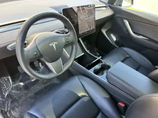Tesla Model Y 2020 AWD Long Range 4dr Crossover