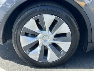 Tesla Model Y 2020 AWD Long Range 4dr Crossover