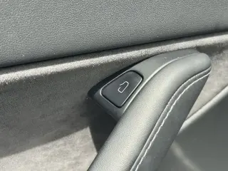 Tesla Model Y 2022 AWD Long Range 4dr Crossover