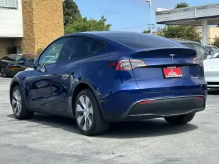 Tesla Model Y 2022 AWD Long Range 4dr Crossover