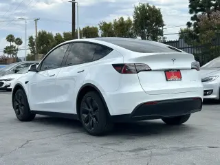Tesla Model Y 2024 AWD Long Range 4dr Crossover