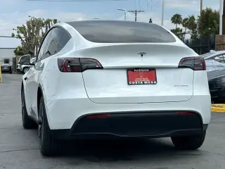 Tesla Model Y 2024 AWD Long Range 4dr Crossover