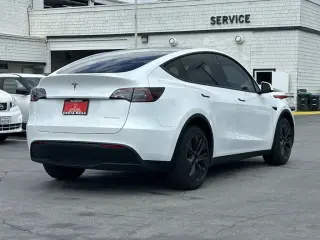 Tesla Model Y 2024 AWD Long Range 4dr Crossover