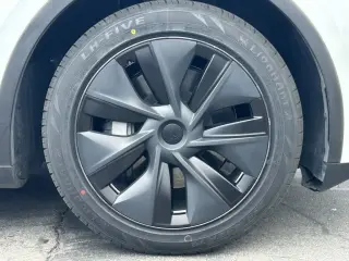 Tesla Model Y 2024 AWD Long Range 4dr Crossover