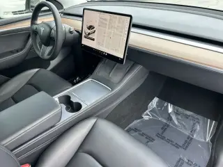 Tesla Model Y 2024 AWD Long Range 4dr Crossover