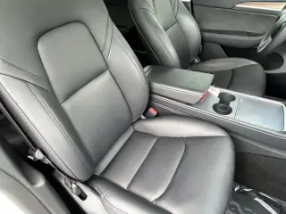 Tesla Model Y 2024 AWD Long Range 4dr Crossover