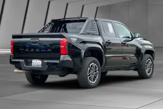 Toyota Tacoma 2024 4x4 TRD Sport 4dr Double Cab 5.0 ft SB 8A
