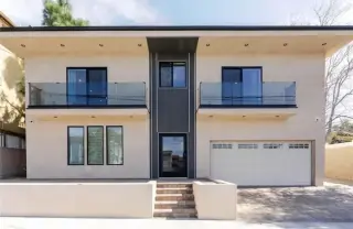 Beautiful 2 Bed Apt in