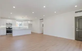 Beautiful 2 Bed Apt in