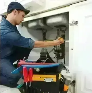 SOLICITO PLOMEROS