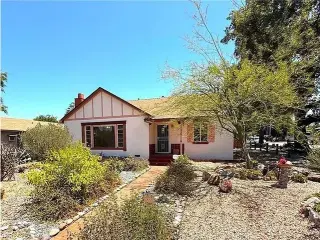 Move in ready home in Corona