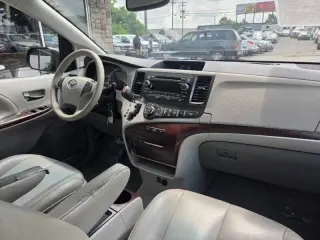 2012 Toyota Sienna