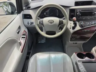 2012 Toyota Sienna