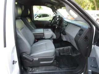 2013 FORD F350 SUPER DUTY REGULAR CAB & CHASSIS