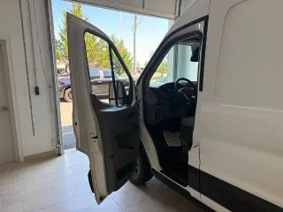 Ford Transit 2019 250 3dr LWB Medium Roof Cargo Van w/Sliding Passenger Side Door