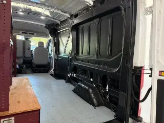 Ford Transit 2019 250 3dr LWB Medium Roof Cargo Van w/Sliding Passenger Side Door