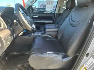 Toyota Tundra 2018 4x4 SR5 4dr CrewMax Cab Pickup SB (5.7L V8)
