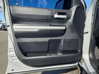 Toyota Tundra 2018 4x4 SR5 4dr CrewMax Cab Pickup SB (5.7L V8)