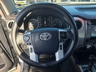 Toyota Tundra 2018 4x4 SR5 4dr CrewMax Cab Pickup SB (5.7L V8)