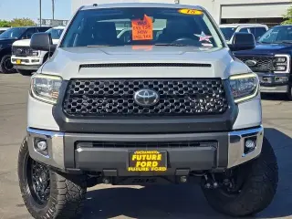 Toyota Tundra 2018 4x4 SR5 4dr CrewMax Cab Pickup SB (5.7L V8)