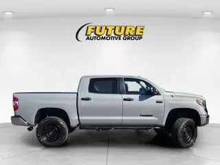 Toyota Tundra 2018 4x4 SR5 4dr CrewMax Cab Pickup SB (5.7L V8)